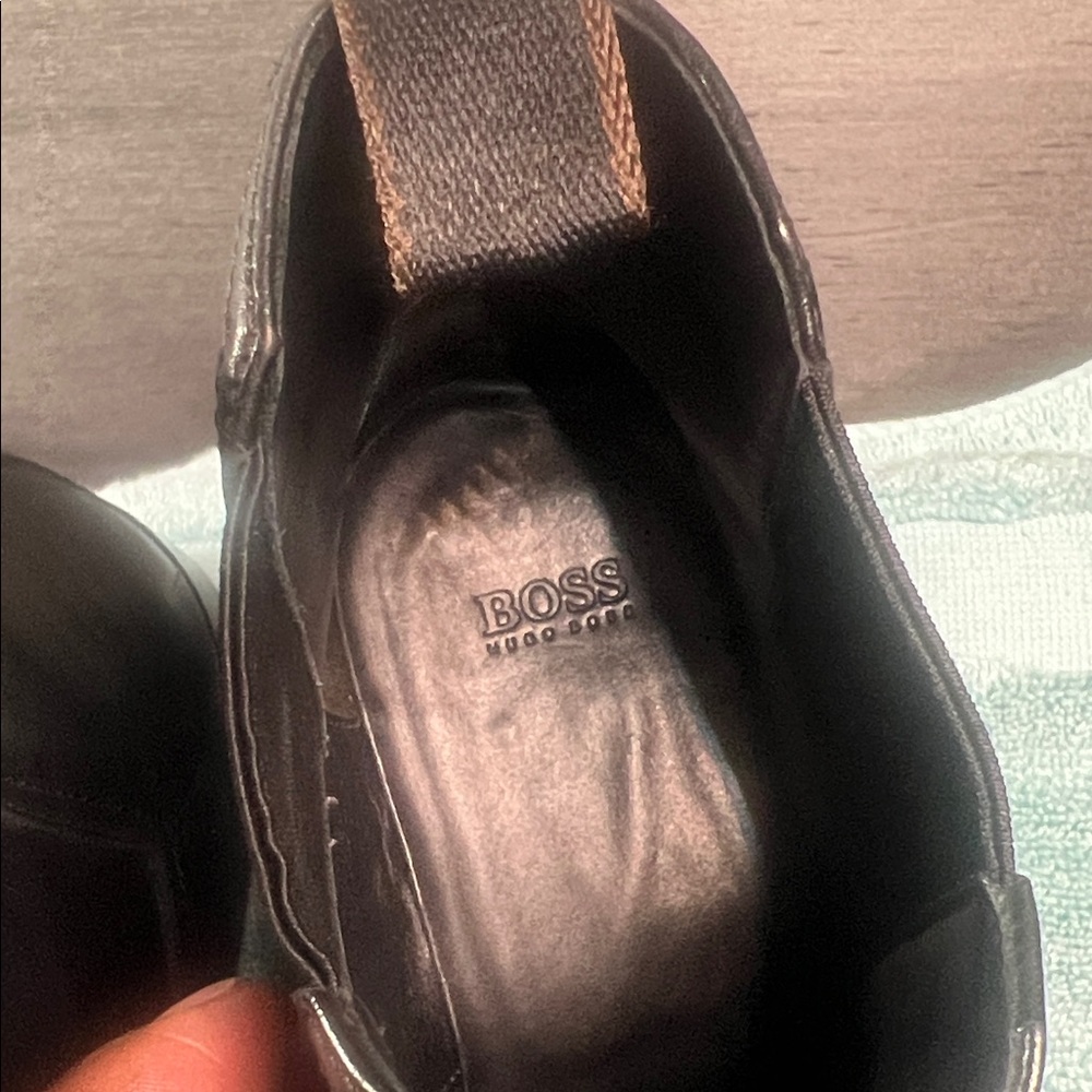 Boss Hugo Classic Black Leather Chelsea Boots w/ side engraved buckles Sz 9 1/2 - Picture 2 of 16
